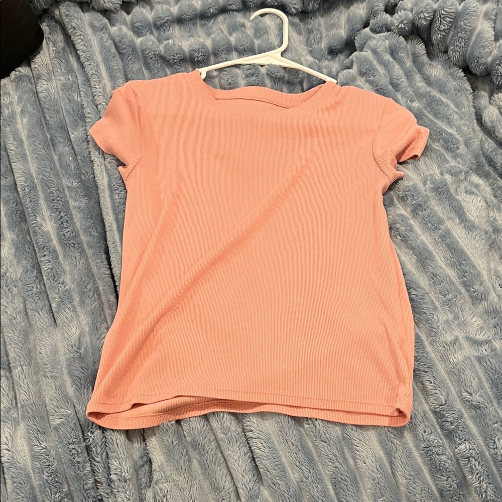 pink tshirt
